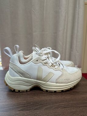 Veja Venturi Sneakers size 6